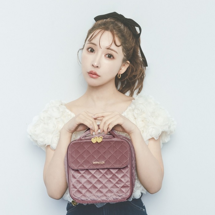 MISTREASS QUILTING POUCH BOOK produced by 三上悠亜| 誠品線上