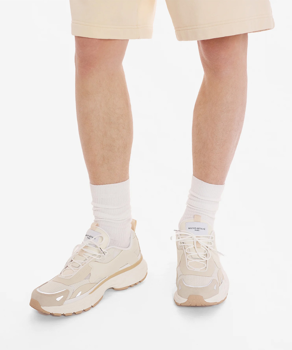 MAISON KITSUNÉ 杏仁色疾行狐狸慢跑鞋_男/ 中性/ 41