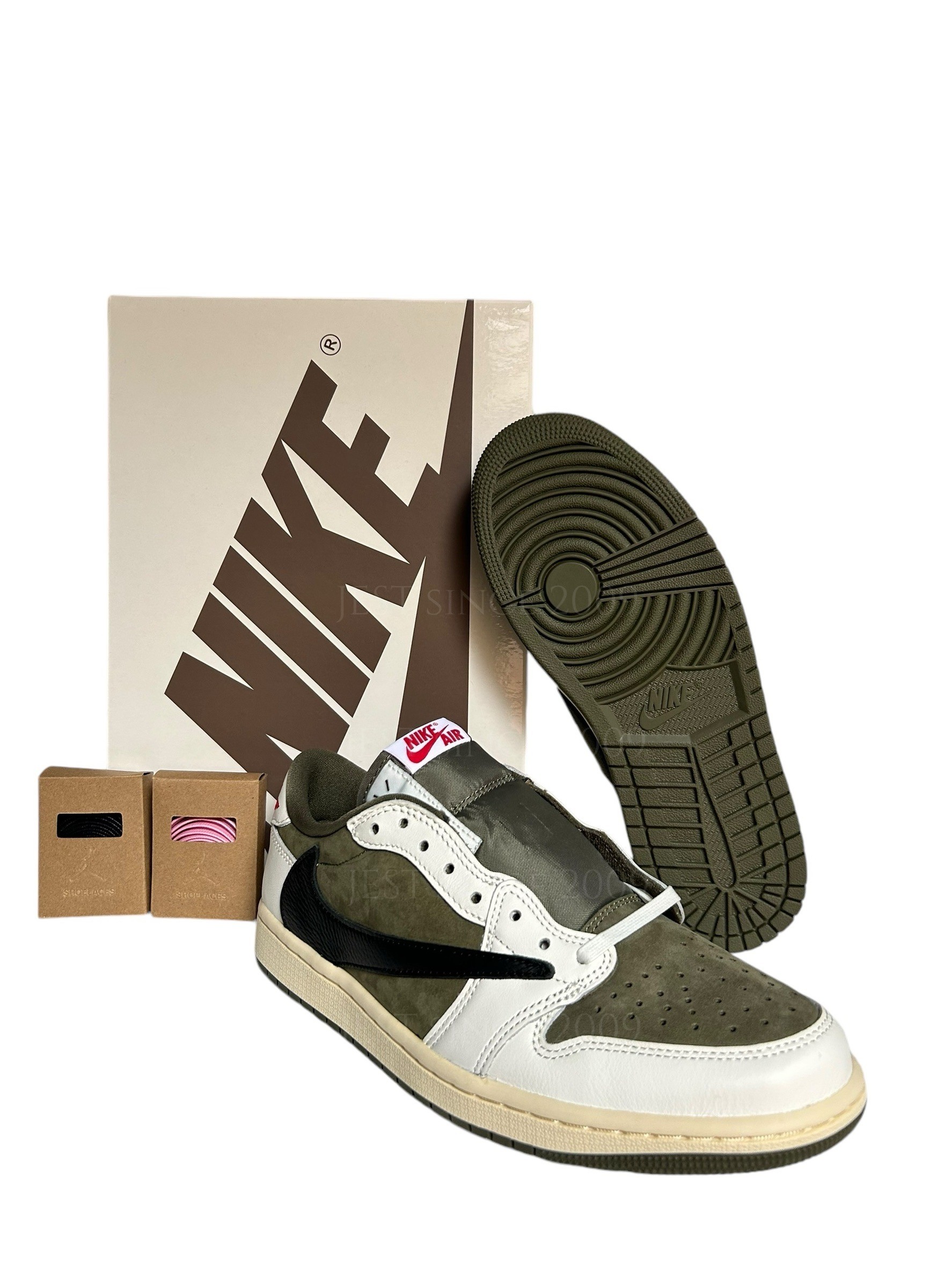 Air Jordan 1 低筒鞋x Travis Scott (DM7866-200 us8.5 uk7.5