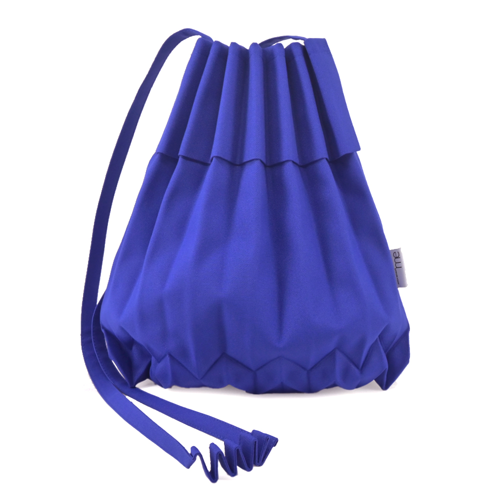 ISSEY MIYAKE 三宅一生 ME TRUNK PLEATS BAG 12素面摺疊樹幹斜背包(多色選)/平行輸入/ 迷你/藍