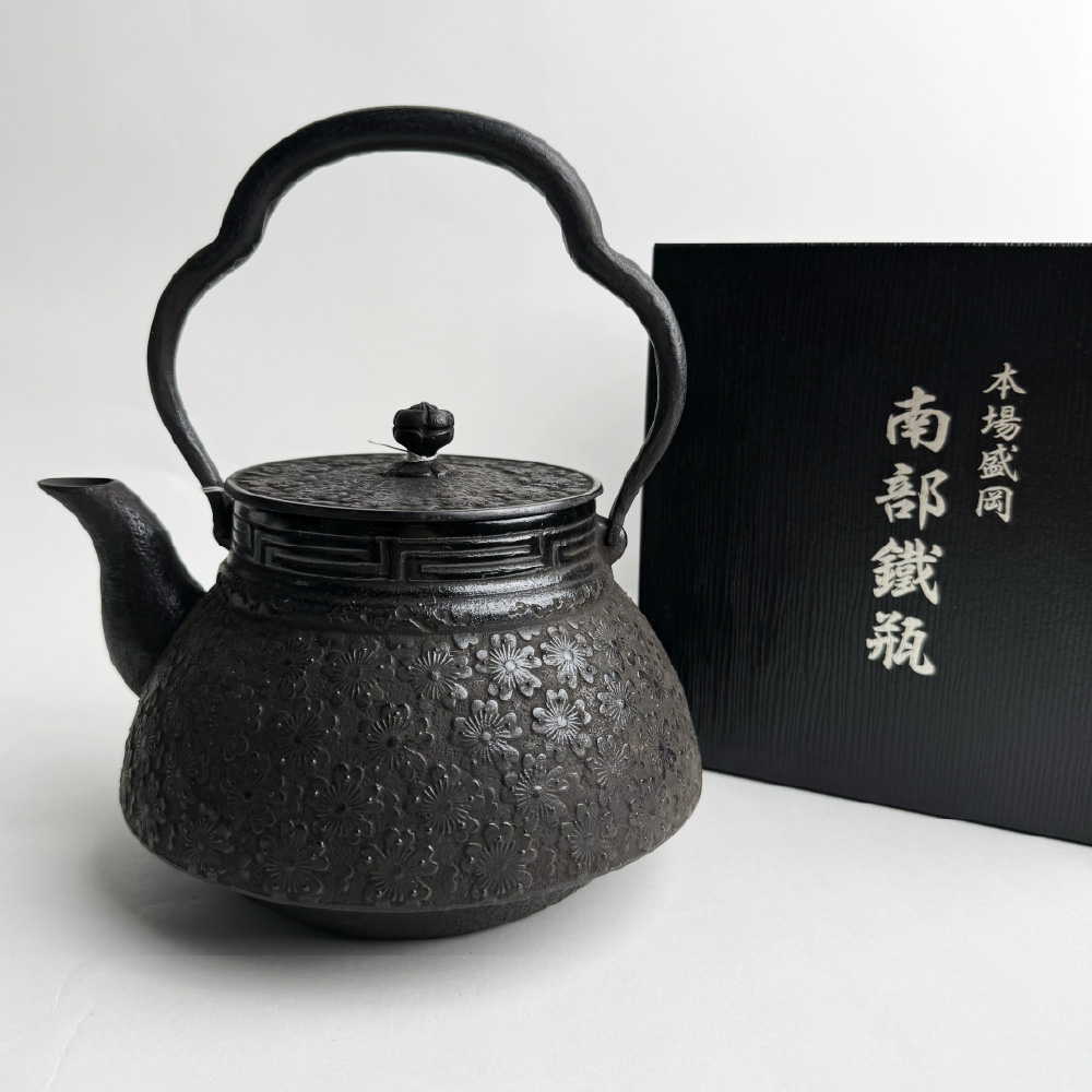 岩鑄｜工藝師系列｜清末作｜櫻 1.8L  鐵壺｜南部鐵器｜無塗層｜11045