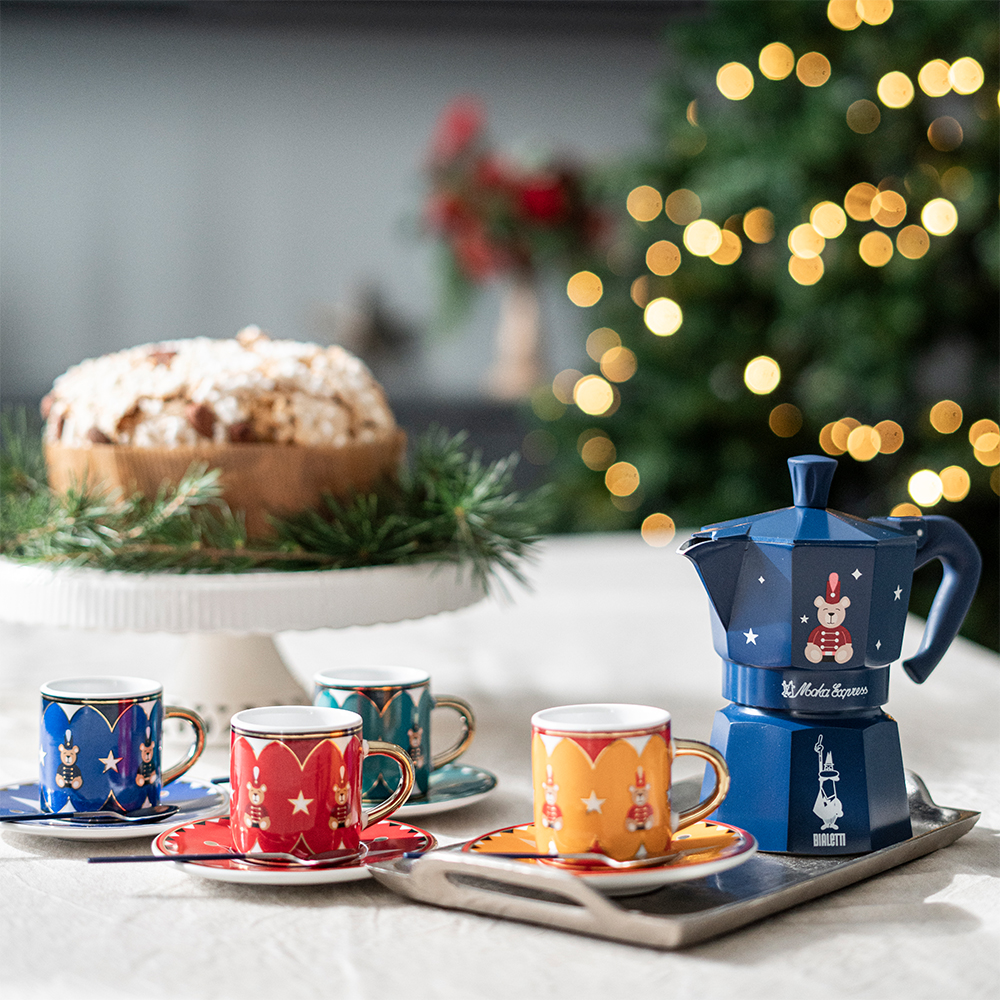【BIALETTI 比亞樂堤】魔法記憶經典摩卡壺MOKA3杯份-衛兵熊藍(義式濃縮/百年咖啡壺)