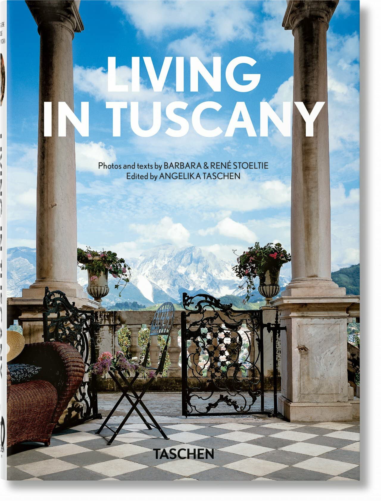 Living in Tuscany (40th Ed.)